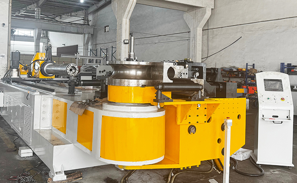 آلة ثني الأنبوب الأوتوماتيكية بالكامل من سلسلة CNC L مع التحكم الهيدروليكي المؤازر