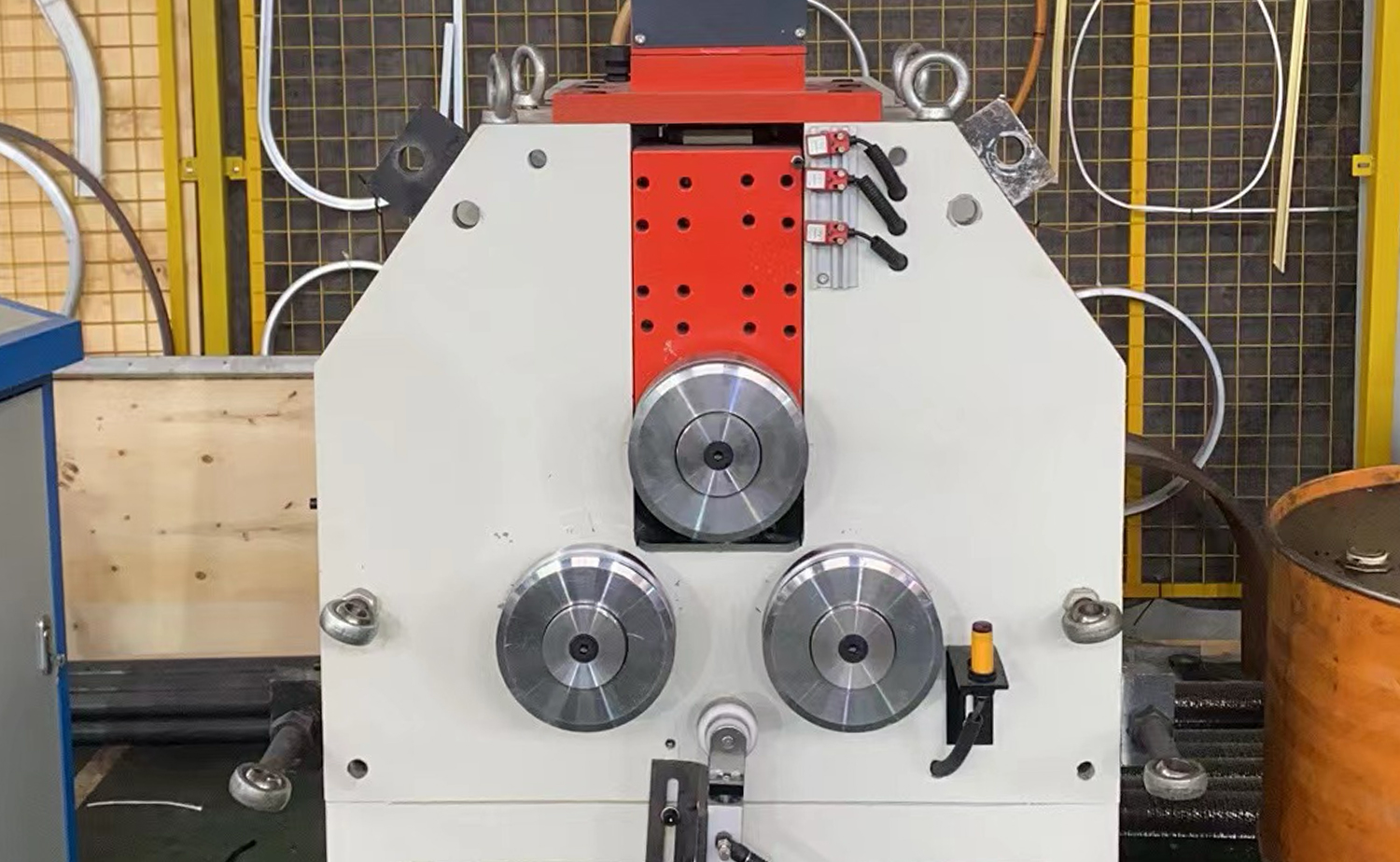 آلة ثني الأنبوب من سلسلة CNC للمقاطع المعدنية آلة ثني الأنبوب من سلسلة CNC للمقاطع المعدنية