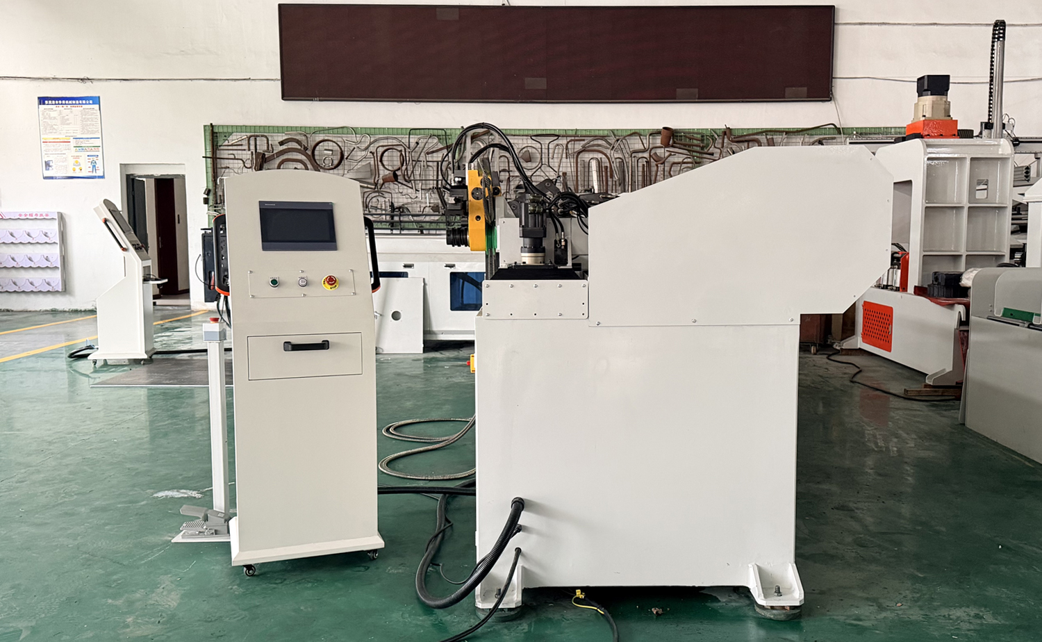 آلة ثني الأنبوب المزدوج الرأس DB CNC