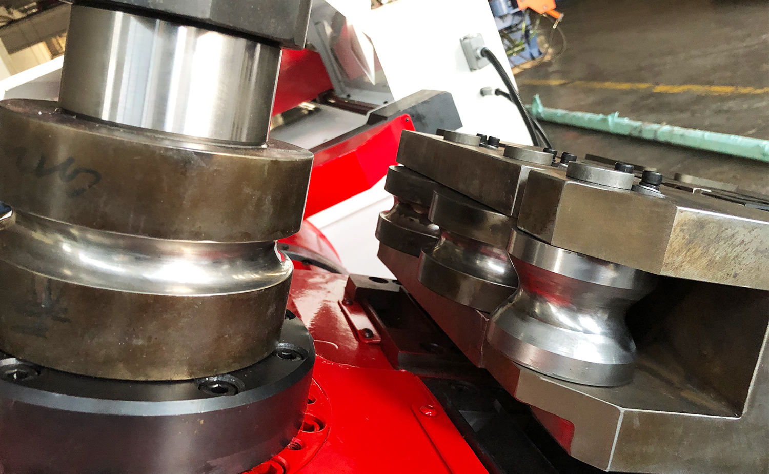 ماكينة ثني الأنابيب ذات الرأس الدوار CNC- ثنائية الاتجاه ماكينة ثني الأنابيب ذات الرأس الدوار CNC- ثنائية الاتجاه